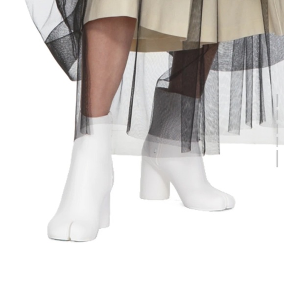 Maison Martin Margiela Shoes - MAISON MARGIELA
White Rubber Tabi Boots sz 38 worn once with box and dust bags